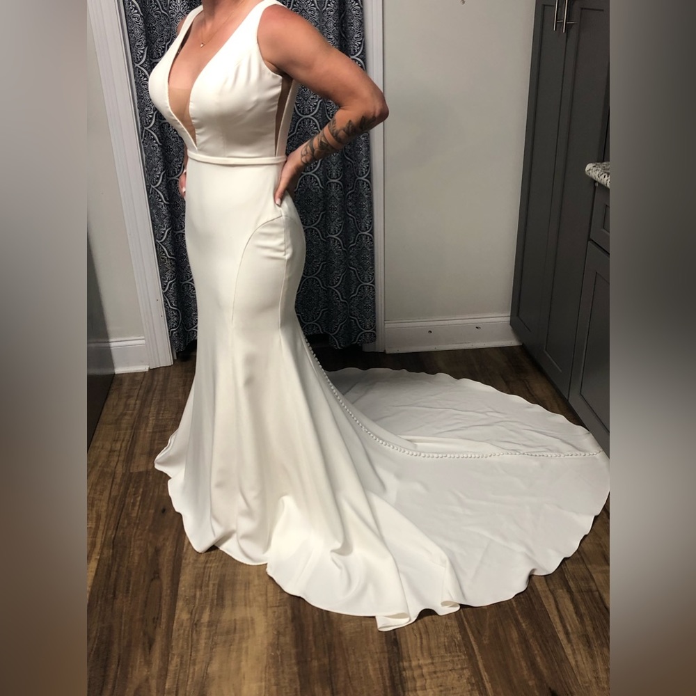 Brand new with tags Maggie Sottero size 8 wedding dress - Picture 2 of 5